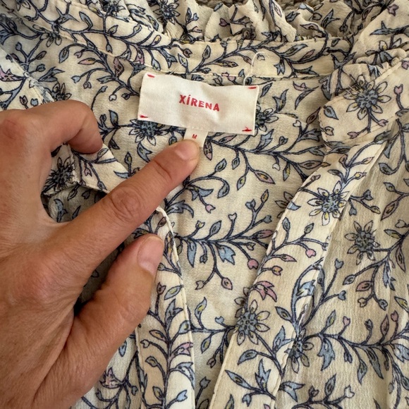 XiRENA Blue and White Floral Top - Picture 4 of 4